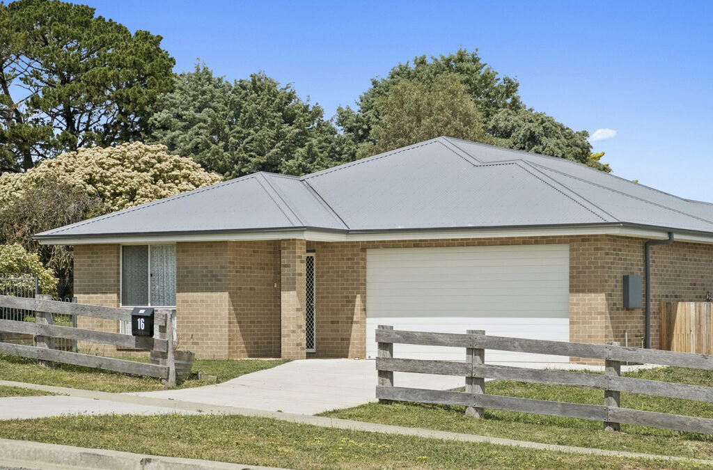 16 Cooper St, Gunning